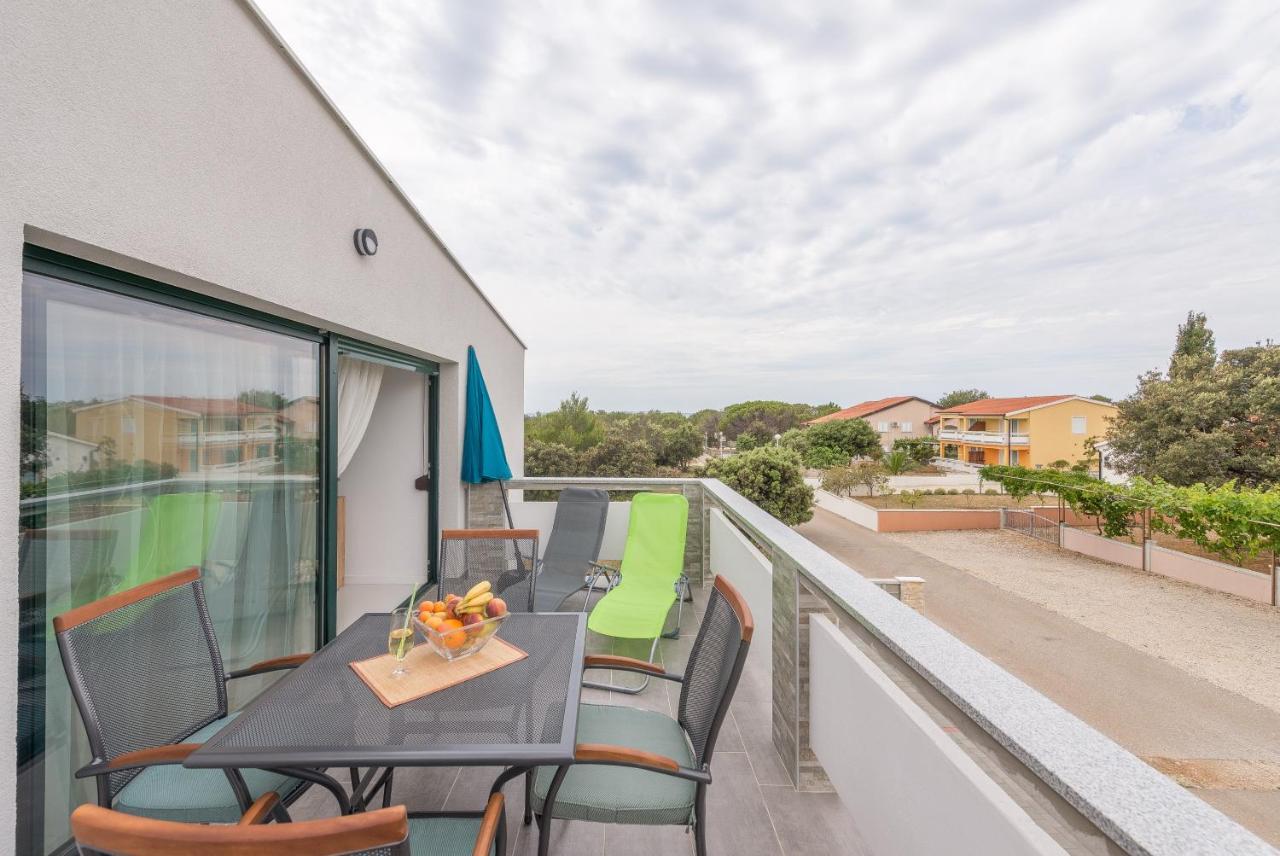 Windrose Apartments Vir Exterior foto